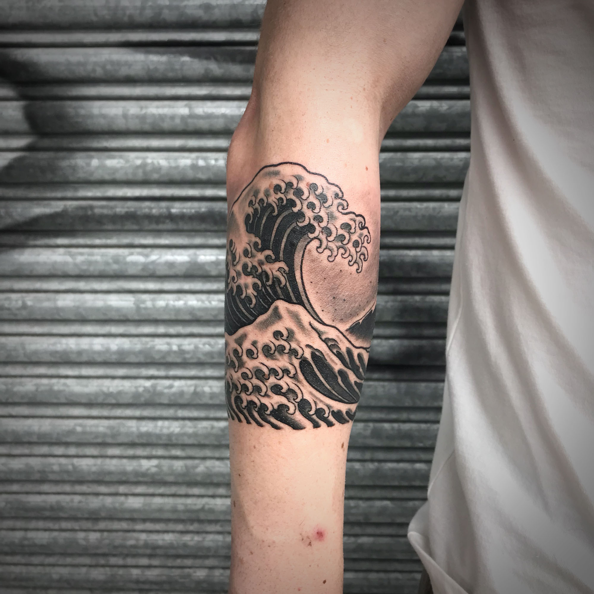 Novu Ink Hokusai Wave Circle Print Temporary Tattoos  PACK OF 2  Fake  Tattoos  Art Design TransfersStickers  For Body Arm Leg etc  75cm x  75cm  Amazonsg Beauty